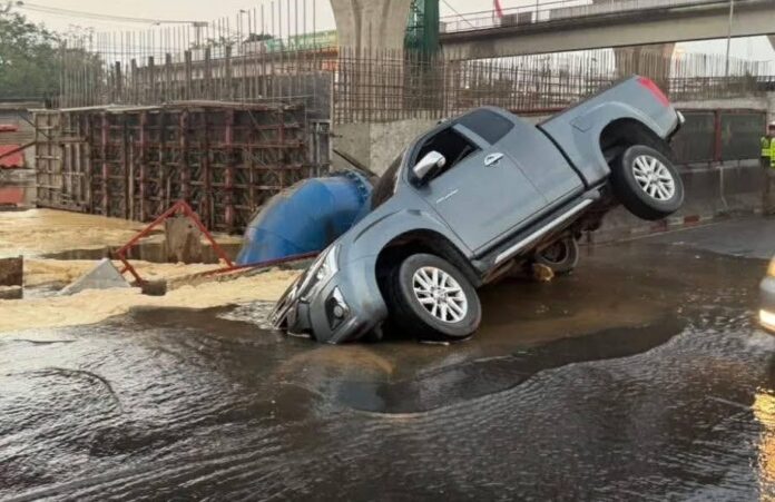 Rama II လမ်း ကျွံကျမှု- ဘန်ကောက်အဝင် လမ်းပိုင်းပိတ်ပြီး ရေပြတ်တောက်မှုဖြစ်ပေါ်