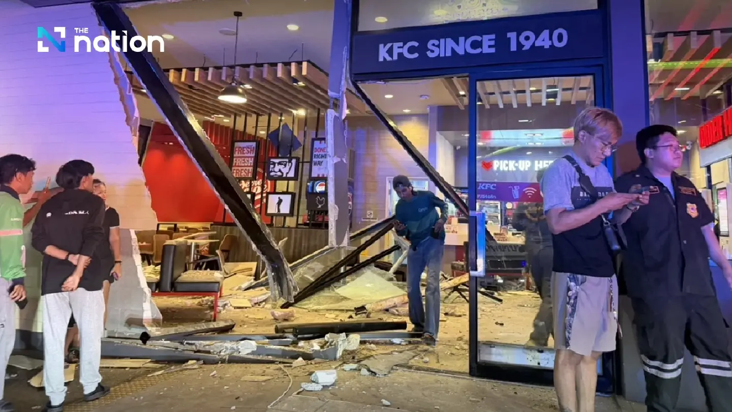 ဘန်ကောက်မြို့၊ ဆူခွန်ဗစ်ရှိ KFC ဆိုင်ထဲသို့ BMW ဝင်တိုက်၊ လူ ၁၂ ဦး ဒဏ်ရာရ
