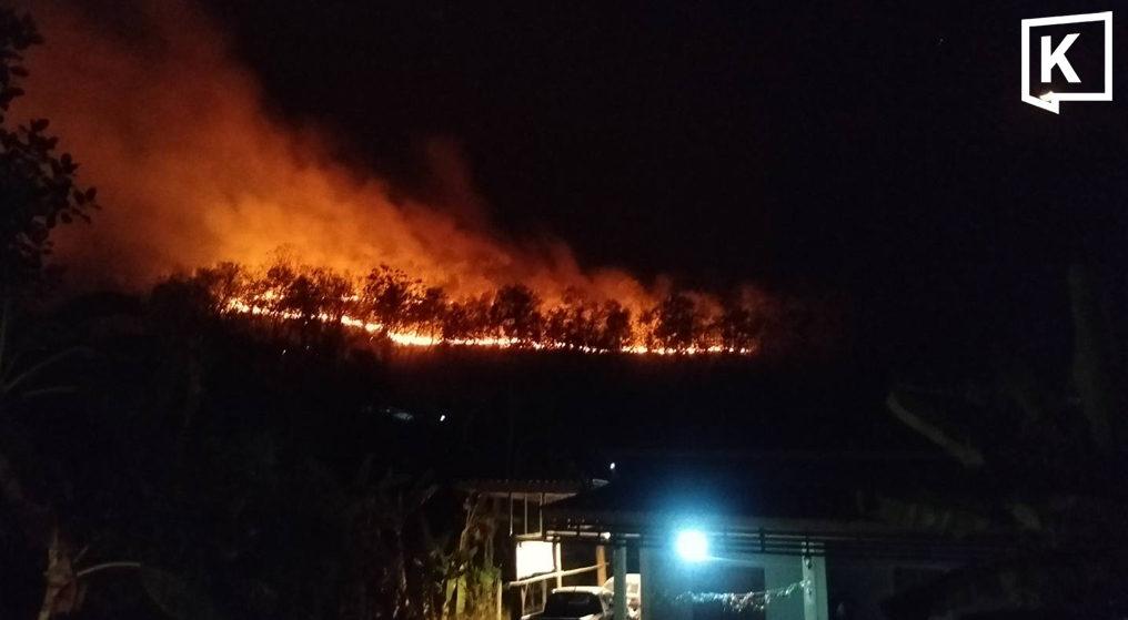 ထိုင်းနိုင်ငံမြောက်ပိုင်း၊ မယ်ဟောင်ဆောင်ခရိုင်တွင် တောမီးအရှိန်ပြင်းစွာ လောင်ကျွမ်း၊ လူနေအိမ်များနှင့် ဌာနဆိုင်ရာအဆောက်အအုံများ စိုးရိမ်ရ