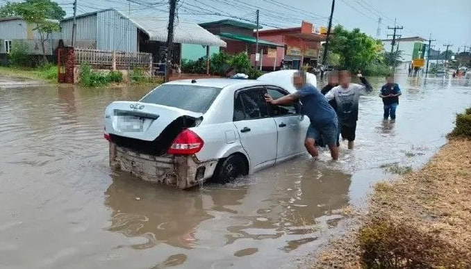 ထိုင်းတွင် နွေရာသီမုန်တိုင်းကြောင့် ရေကြီးမှုများဖြစ်ပွား၊ တစ်နိုင်ငံလုံး သတိပေးချက်ထုတ်ပြန်