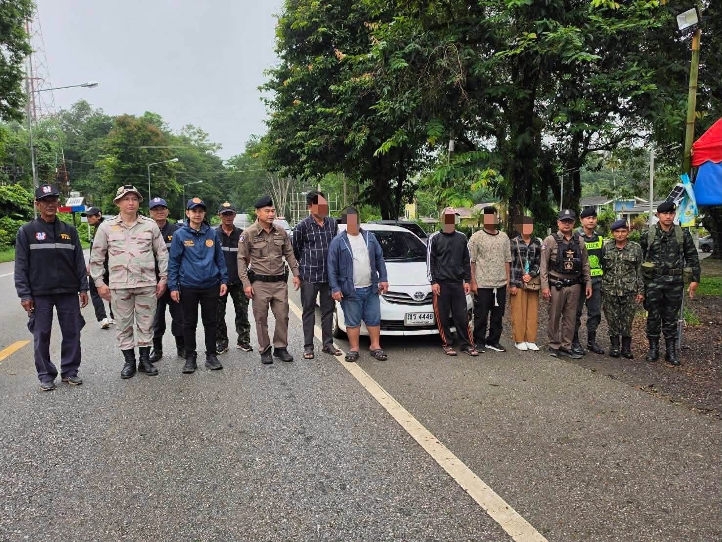 စံခလဘူရီ လမ်းမကြီး စစ်ဆေးရေးစခန်းတွင် တရားမဝင် မြန်မာလုပ်သားများ သယ်ဆောင်လာသည့် ကားတစ်စီး ဖမ်းဆီးရမိ