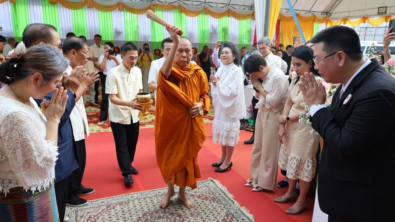 ဒွန်မောင်း၌ ဘတ် ၂ ဘီလီယံတန် ဆေးရုံဆောက်လှူသည့် ဆရာတော်၏ ငွေကြေးများမှာ ဒကာ/ဒကာမများ၏ အလှူငွေဖြစ်ကြောင်း ရှင်းလင်း