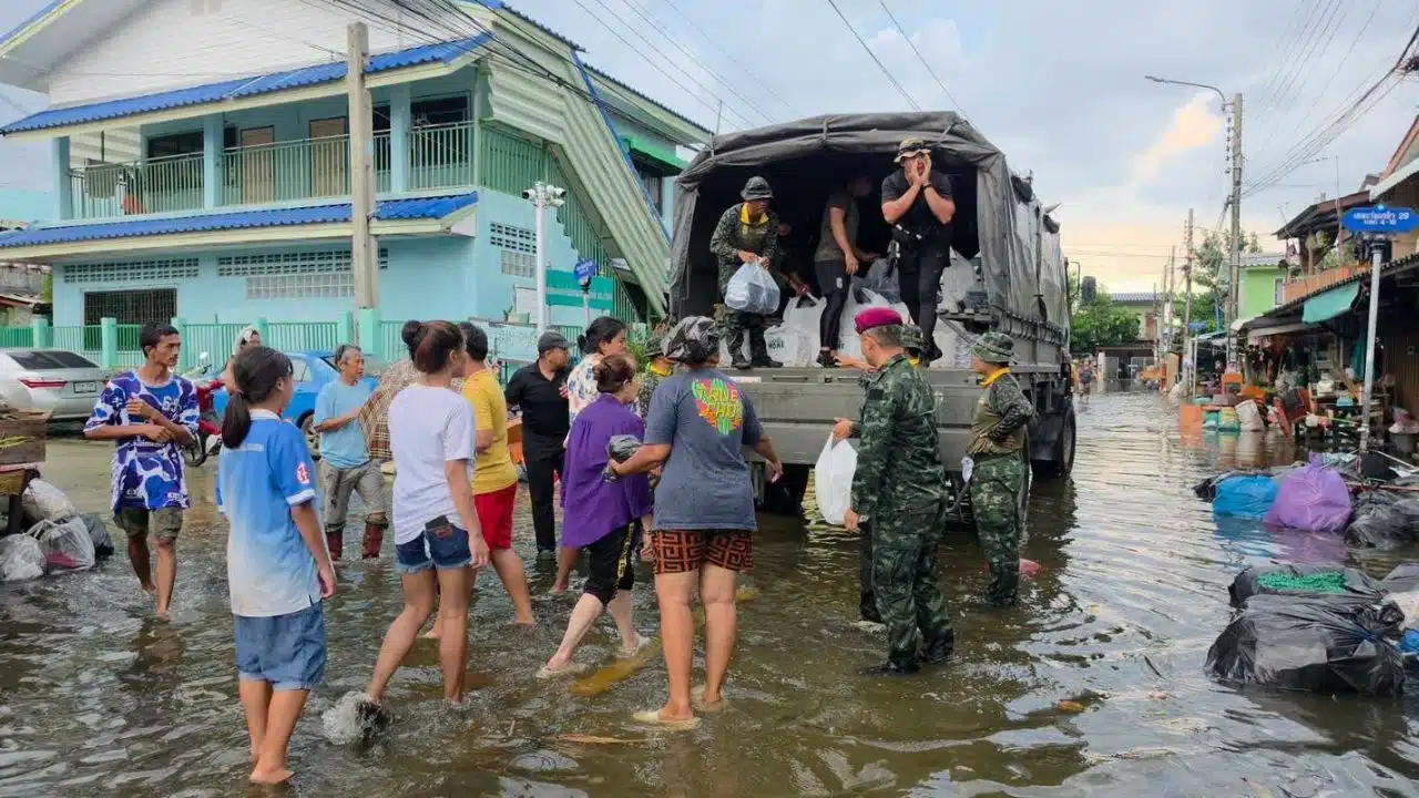ထိုင်းနိုင်ငံ ခရိုင် ၂၇ ခုနှင့် ဘန်ကောက်တွင် ရေကြီးမှု ဆက်လက်ဆိုးရွား၊ သေဆုံးသူ ၅၂ ဦးအထိ ရှိလာ